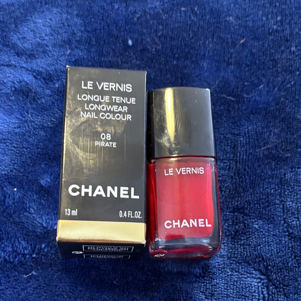Chanel Le Vernis Longwear Nail Colour in Pirate (Red)